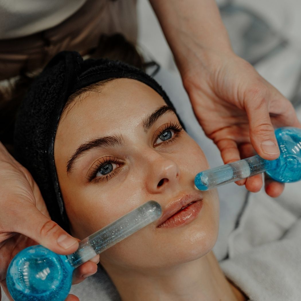 Wailua Beauty Marienhafe First Time Behandlung, Classic Skin Ritual, Luxury Anti Aging Treatment, Signature Glass Skin, Skin Performance Konzept, Booster Behandlung, Intensiv-Medizinische Reinigungsbehandlung Teenies, Mirconeedling, Mircodermabrasion, Aqua Facial, Fruchtsäure Behandlung, Kräuterschälkur, Bride Glow Treatment